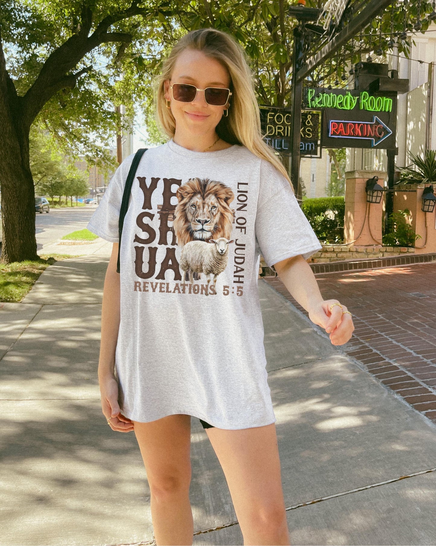 Yeshua Lion of Judah Shirt, Christian Graphic Tee, Revelation 5:5 Bible Verse Shirt, Jesus Tee, Faith-Based Oversized Shirt, Lamb of God Tee