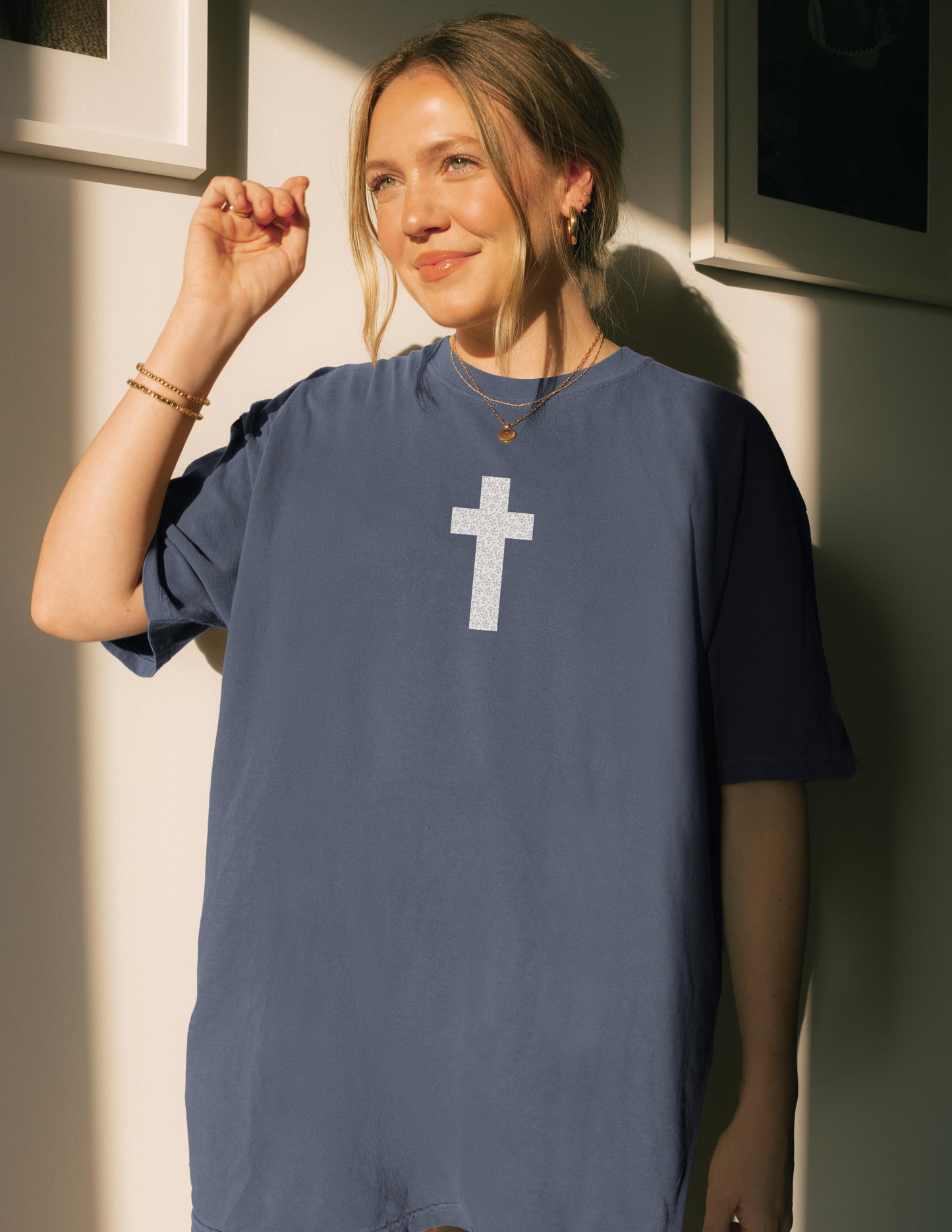 Jesus Is King Oversized Christian Tee: Faith-Based Streetwear