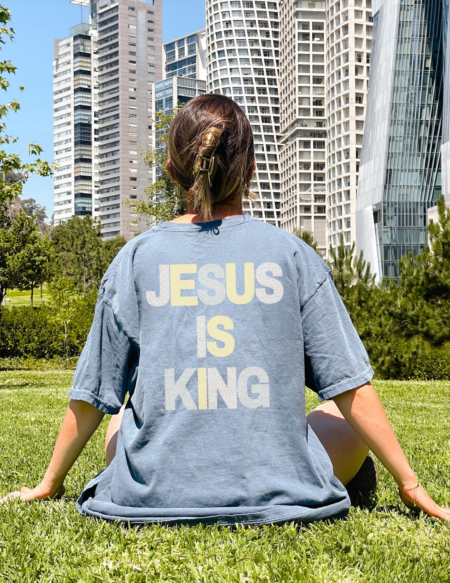 Jesus Is King Oversized Christian Tee: Faith-Based Streetwear