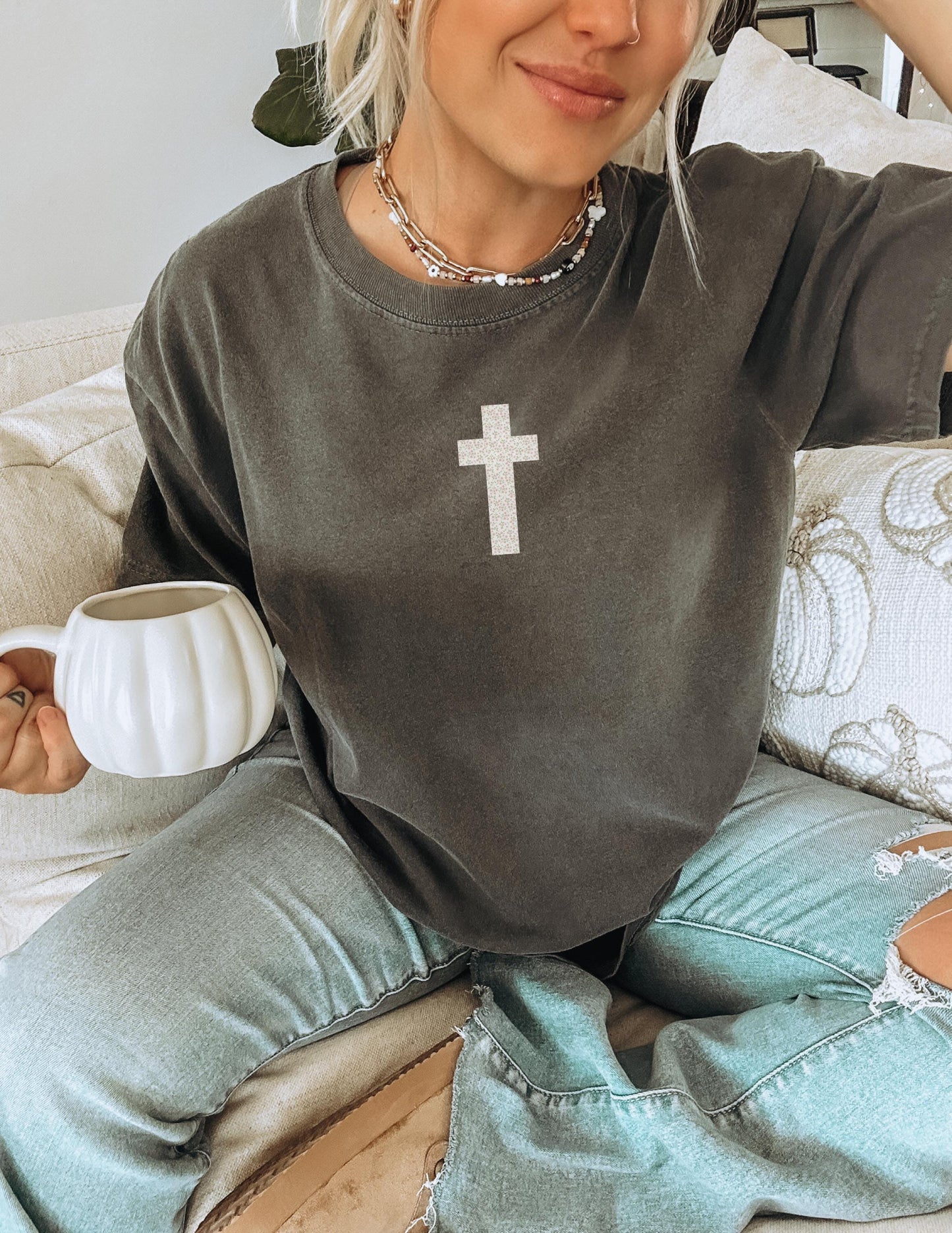 Jesus Is King Oversized Christian Tee: Faith-Based Streetwear